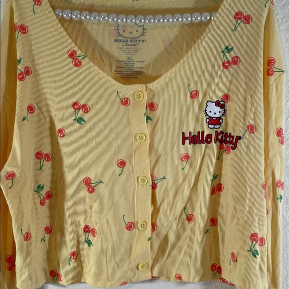 HELLO KITTY by SANRIO Cherry’s Button Front Top Long Sleeves Size XL - Picture 3 of 7